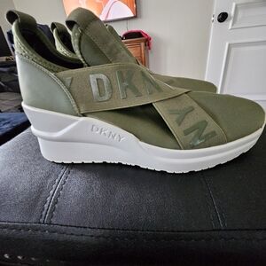 DKNY WEDGE SNEAKER